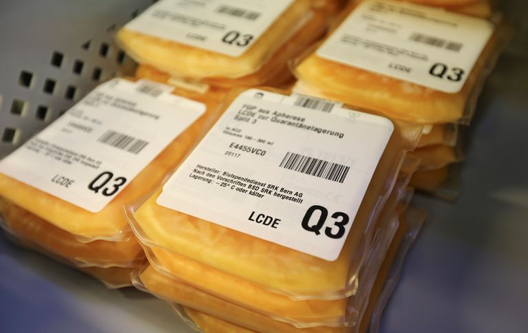 Mehrere Plasmaspenden in einem Tiefkühlraum